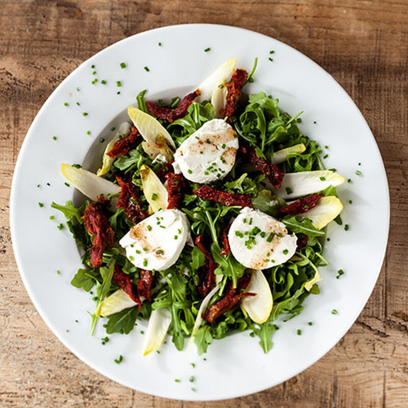 Salad with Arugula, Goat Cheese and Sun-Dried Tomatoes